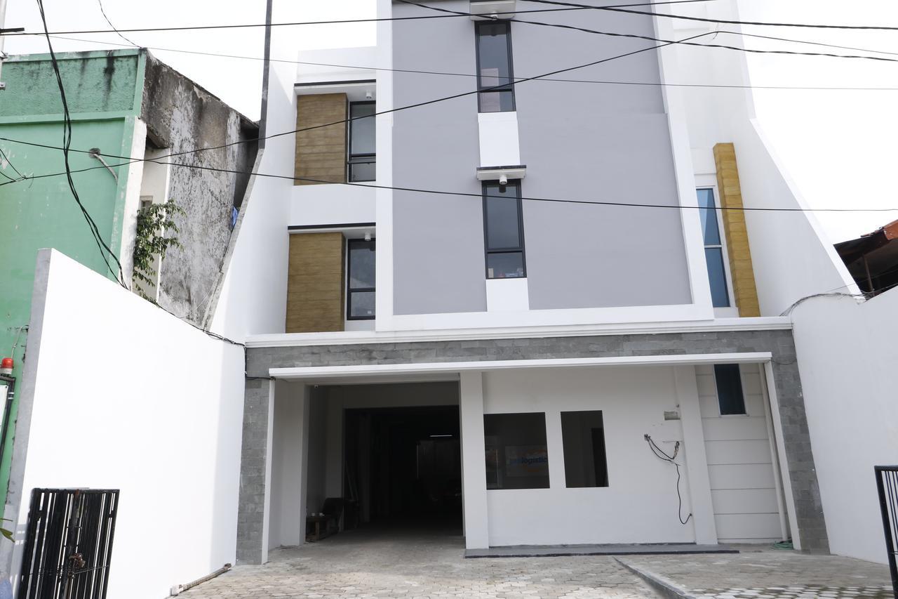 Reddoorz Plus Near Mall Pondok Indah Jakarta Bagian luar foto