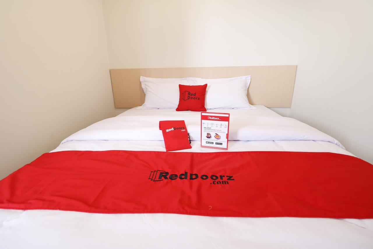 Reddoorz Plus Near Mall Pondok Indah Jakarta Bagian luar foto