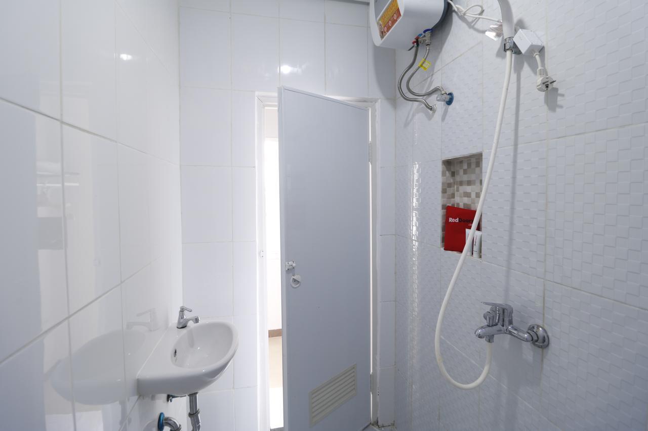 Reddoorz Plus Near Mall Pondok Indah Jakarta Bagian luar foto