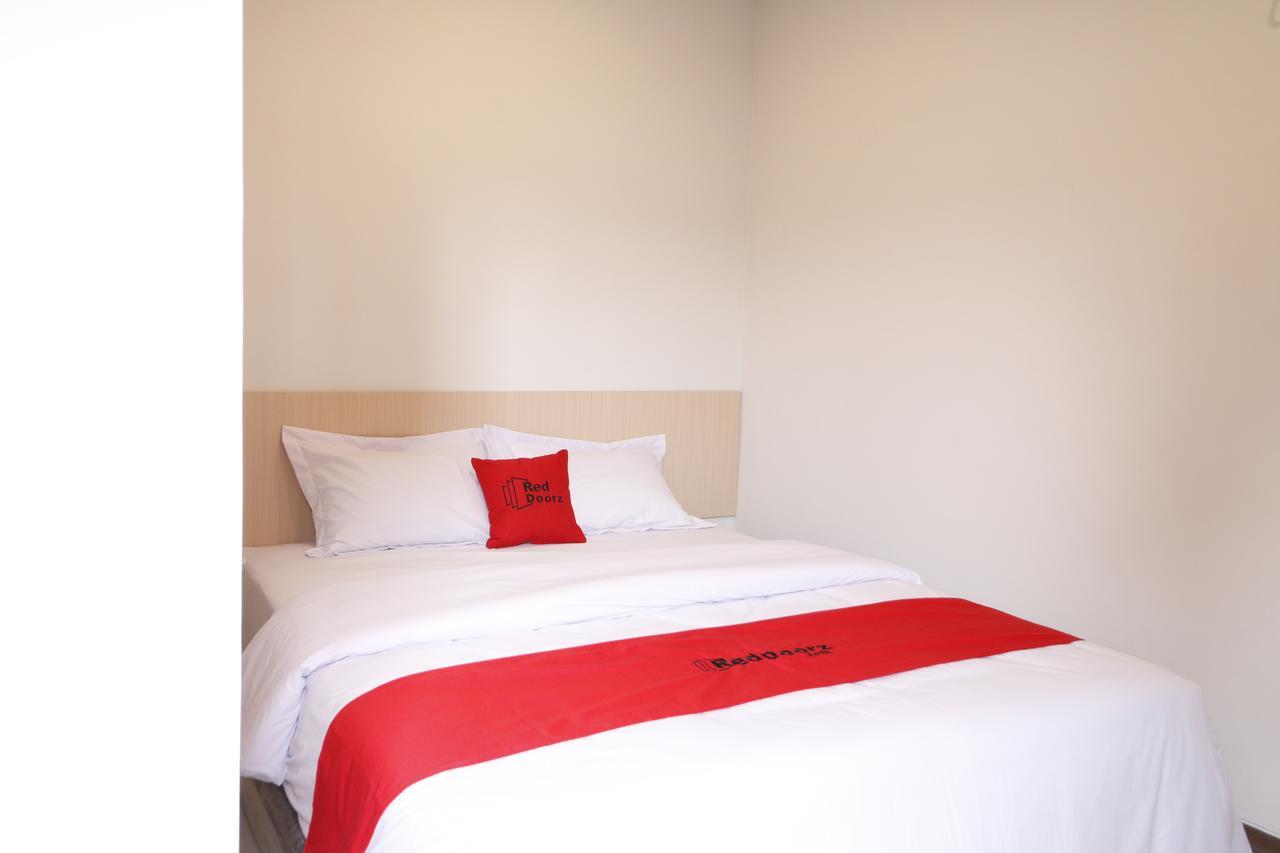 Reddoorz Plus Near Mall Pondok Indah Jakarta Bagian luar foto