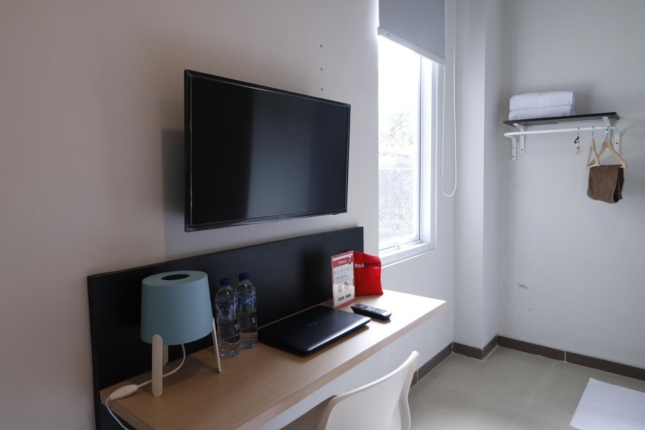 Reddoorz Plus Near Mall Pondok Indah Jakarta Bagian luar foto
