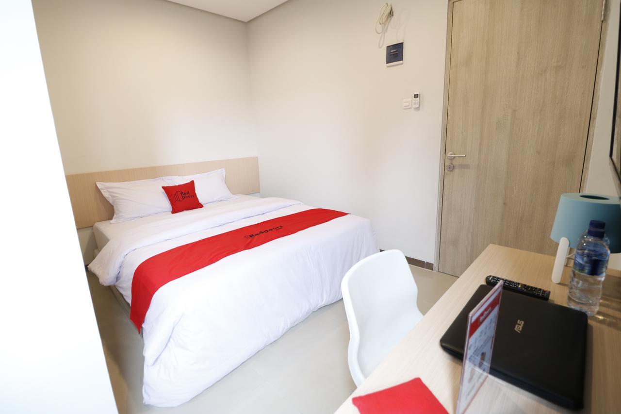 Reddoorz Plus Near Mall Pondok Indah Jakarta Bagian luar foto