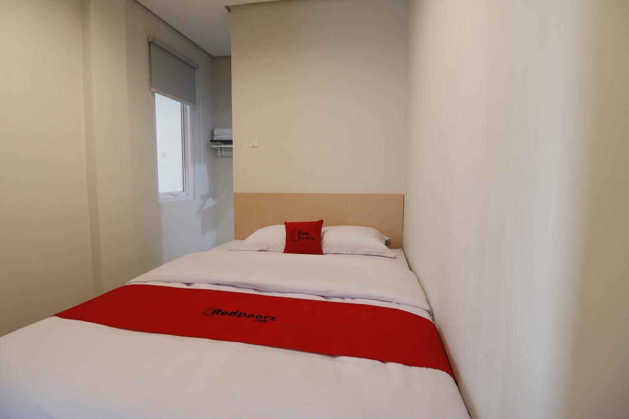Reddoorz Plus Near Mall Pondok Indah Jakarta Bagian luar foto