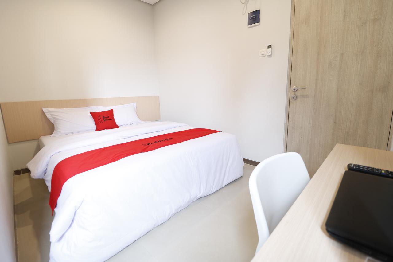 Reddoorz Plus Near Mall Pondok Indah Jakarta Bagian luar foto